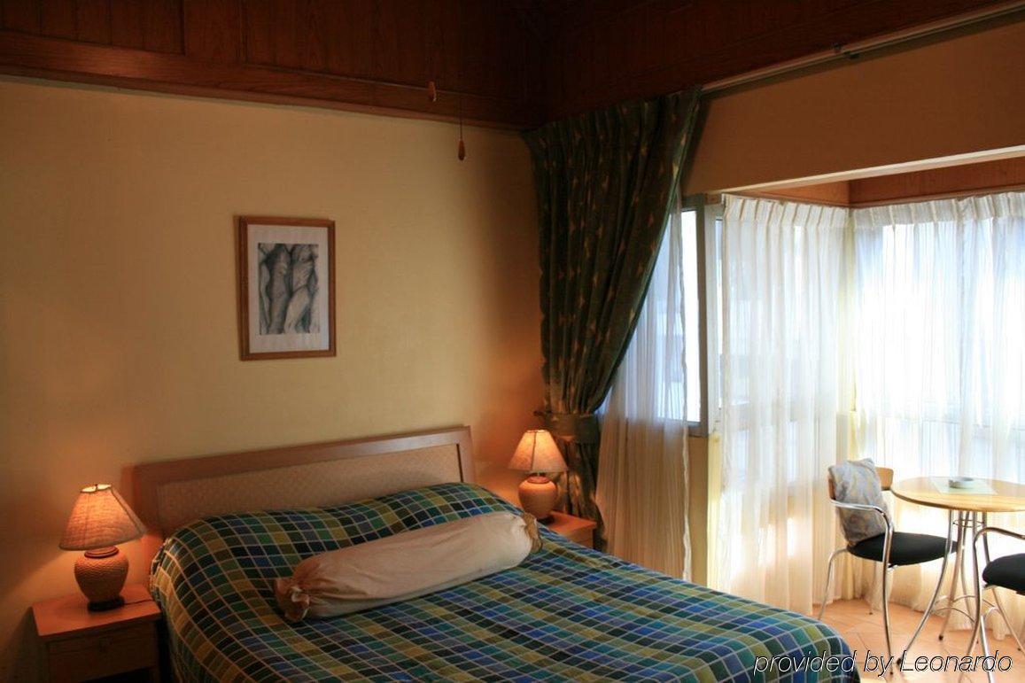 Aquarius Gay Guesthouse & Sauna Patong Phòng bức ảnh