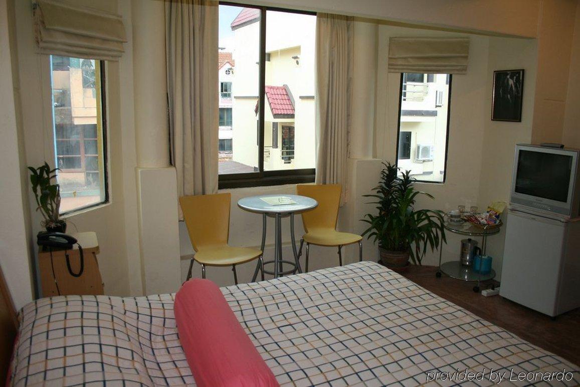Aquarius Gay Guesthouse & Sauna Patong Phòng bức ảnh