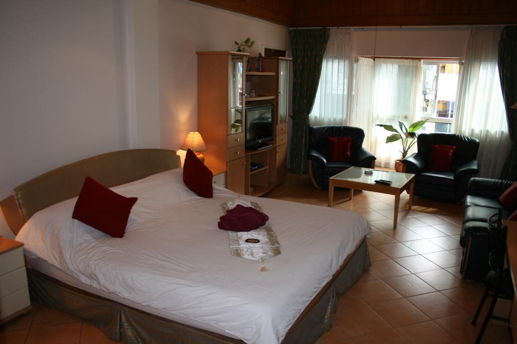 Aquarius Gay Guesthouse & Sauna Patong Phòng bức ảnh