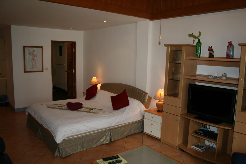 Aquarius Gay Guesthouse & Sauna Patong Phòng bức ảnh