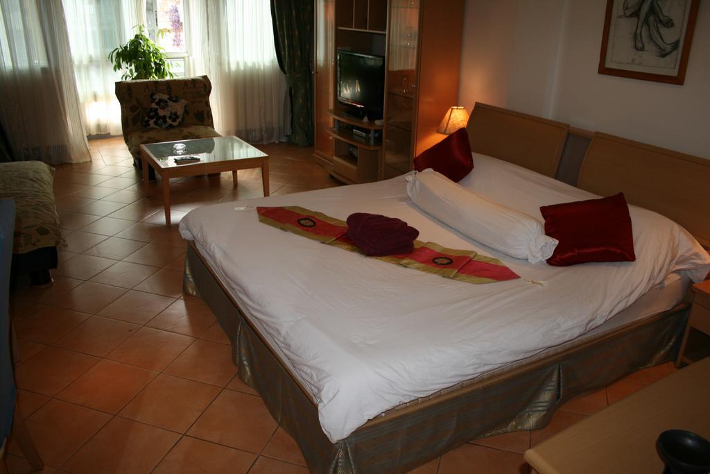 Aquarius Gay Guesthouse & Sauna Patong Phòng bức ảnh