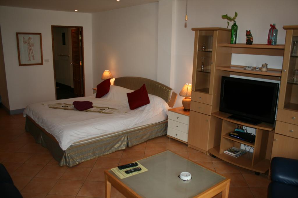 Aquarius Gay Guesthouse & Sauna Patong Ngoại thất bức ảnh